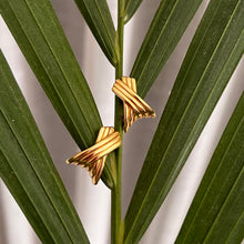 Load image into Gallery viewer, Cross