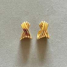 Load image into Gallery viewer, Cross