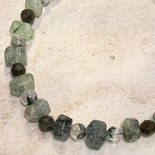 Load image into Gallery viewer, collar Trio de verdes
